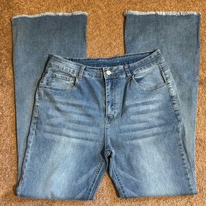 Kunmi EUC Classic Blue Boot Cut Jeans Light/Med  Wash Bell Bottoms w/Stretch